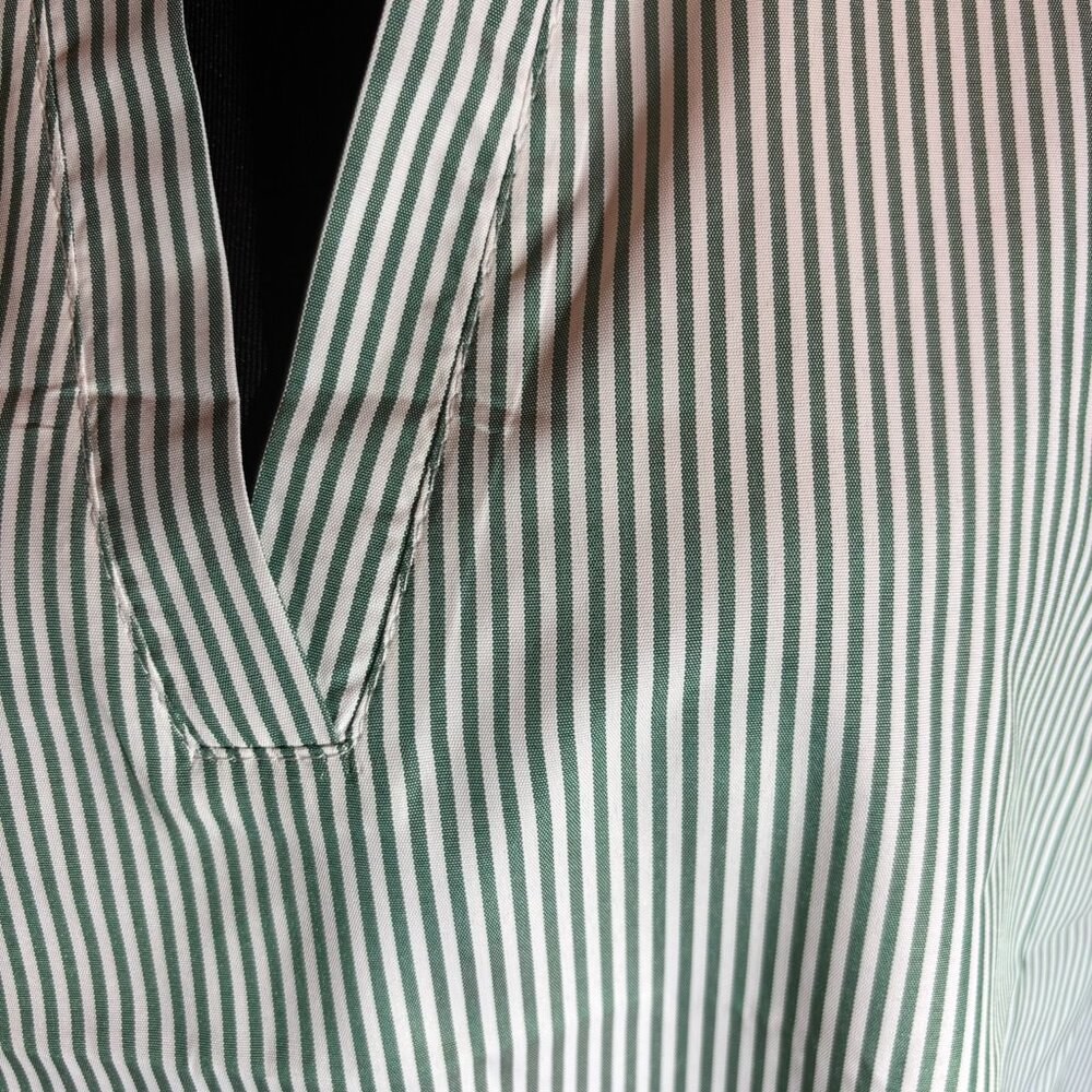NWOT Sleeveless Green White Tunic V-Neck Striped Top - Picture 3 of 9